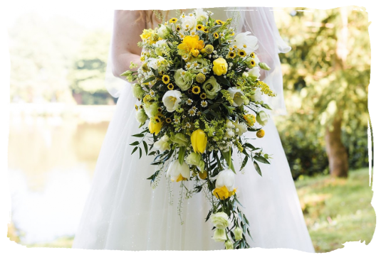 Teardop bridal bouquet